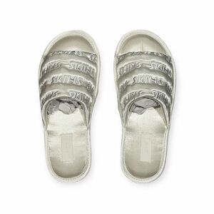 Skims Satin Slipper in Snow